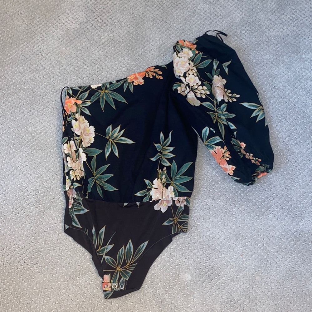 ZARA ONE SHOULDER FLORAL BODYSUIT